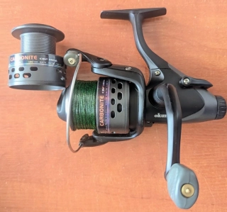 Naviják Okuma Carbonite XP Baitfeeder CBF-140a + Náhradní cívka (použité)